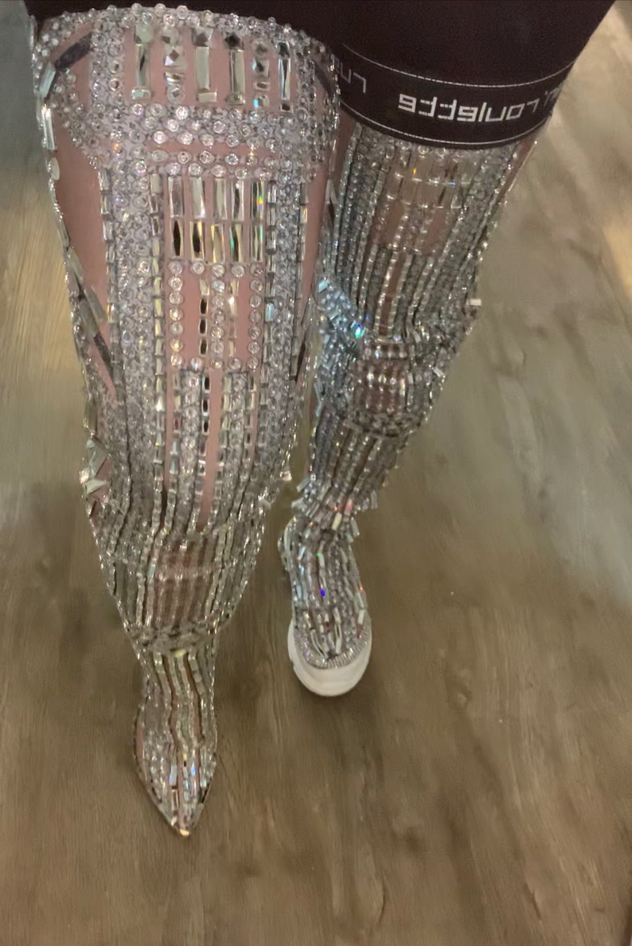 Viral illusionatti sneaker thigh high boots